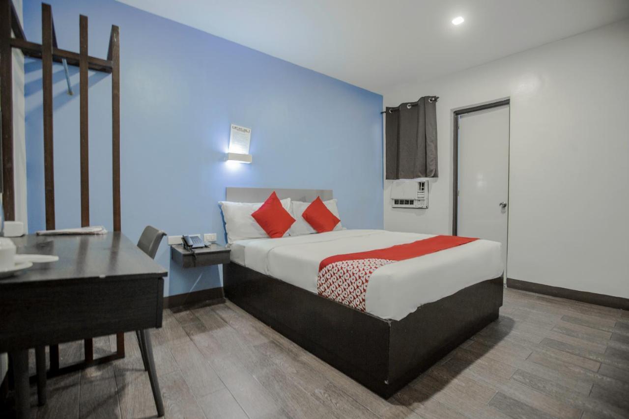 Oyo 637 Fox Hotel Кесон-Сити Экстерьер фото
