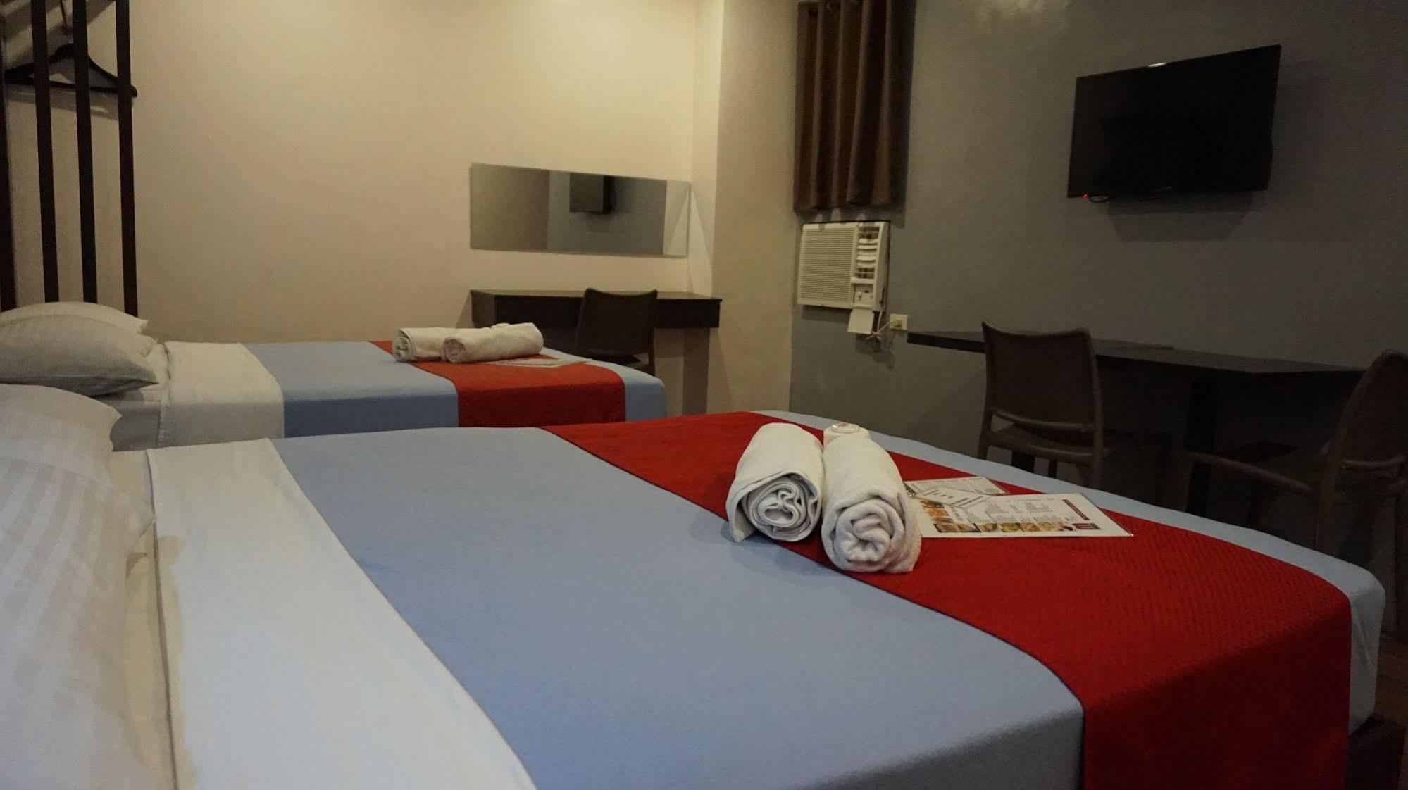 Oyo 637 Fox Hotel Кесон-Сити Экстерьер фото